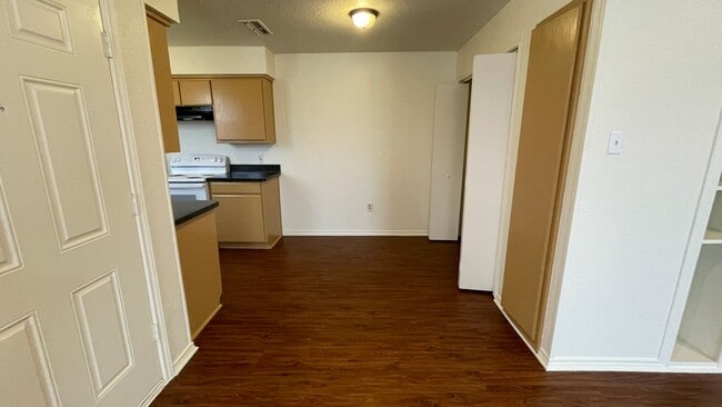 Building Photo - Nice Four plex unit upstairs in Irving.