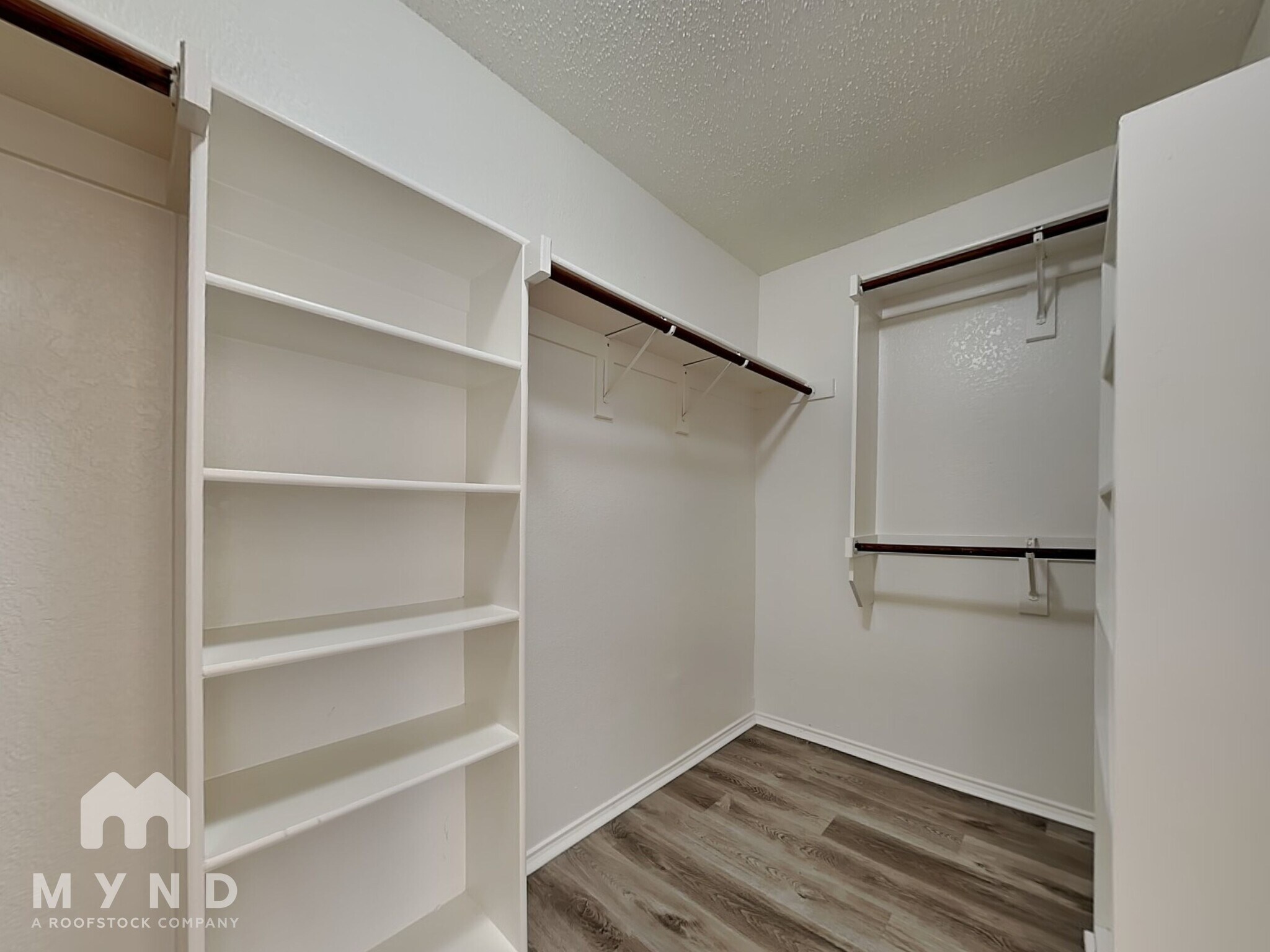 Building Photo - 1122 Buckingham Dr