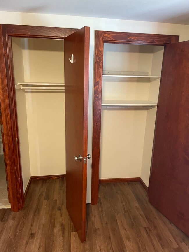 Building Photo - 114 Park Plz