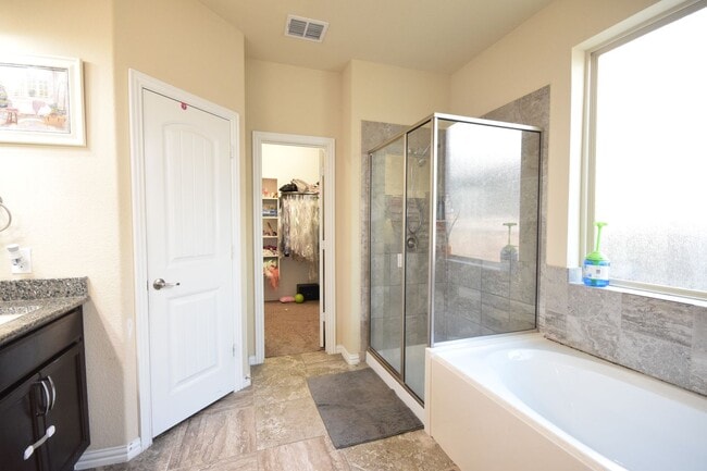 Building Photo - 4 bed 3 bath house in Prestwyck