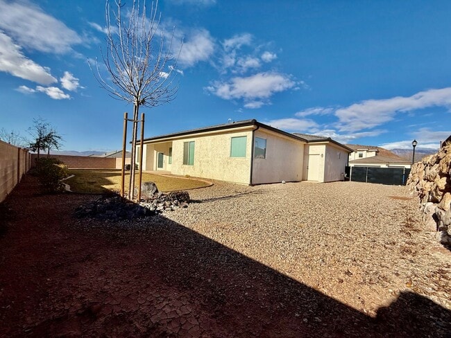 Building Photo - Lovely Three Bedroom Home with RV parking in Shooting Star - Washington Fields