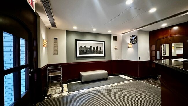 Building Photo - 40 E 9th St