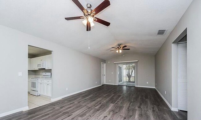 Living Room - 4837 Jamaica Ln