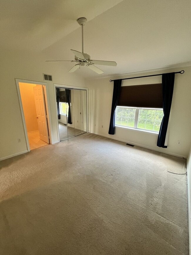 Building Photo - 18 Emandan Ln
