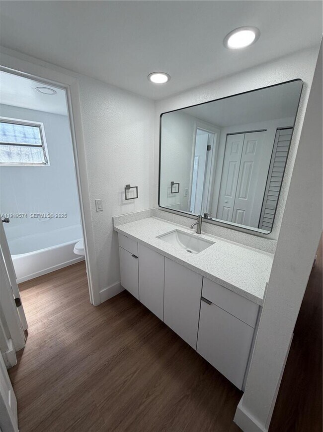 Building Photo - 1927 NW 20th Ave