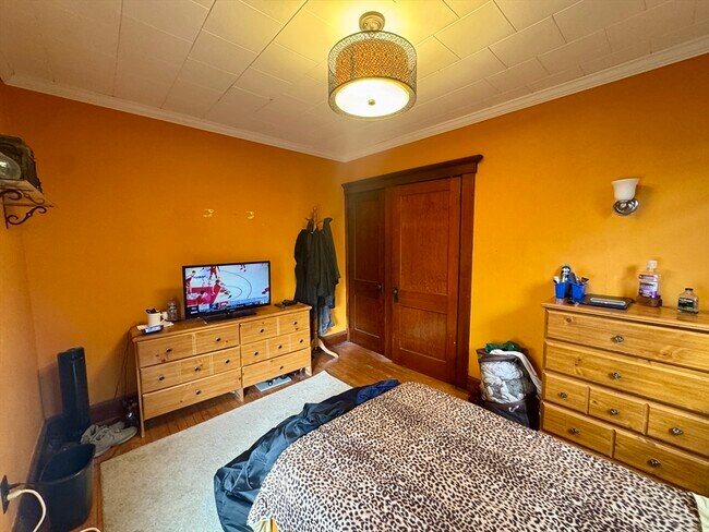 Building Photo - 52 Hussey St