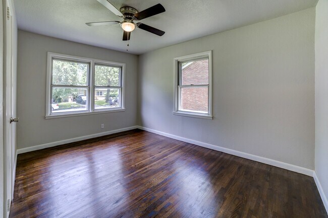 Building Photo - 1618 S Ash Pl