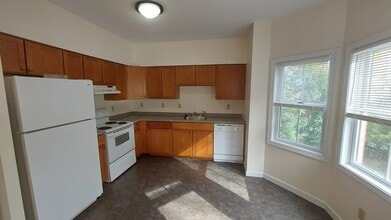 Building Photo - 49 Cedar St