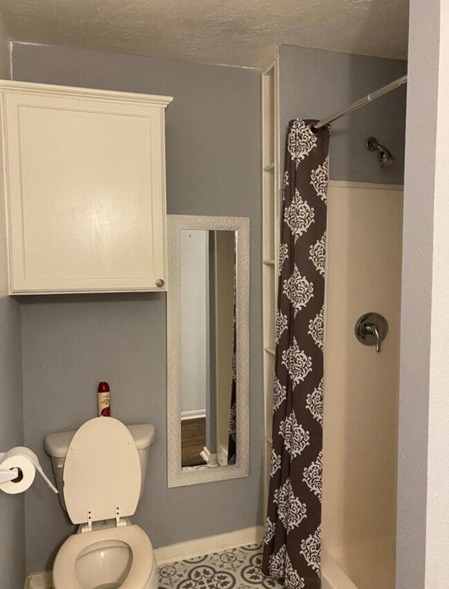 Building Photo - 111 E Southland Ave