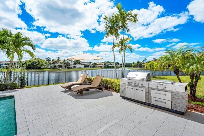 Building Photo - 17511 Cadena Dr