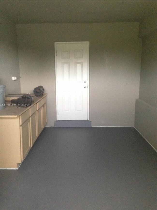 Building Photo - 1325 SE 1st Terrace