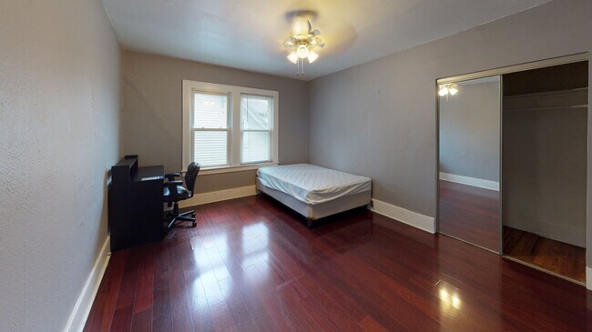 Building Photo - 1406 E Genesee St