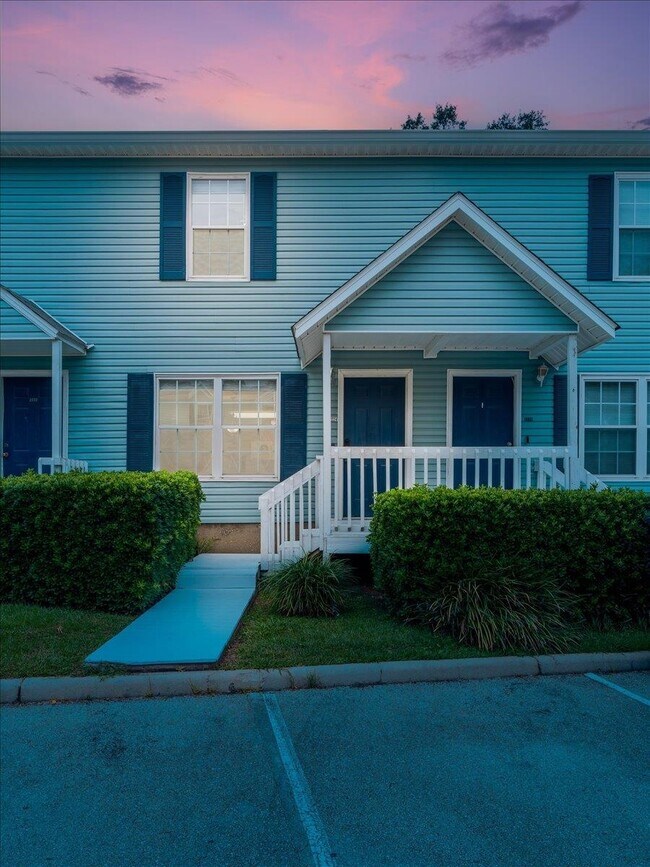 Primary Photo - 2224 Timberwood Cir N