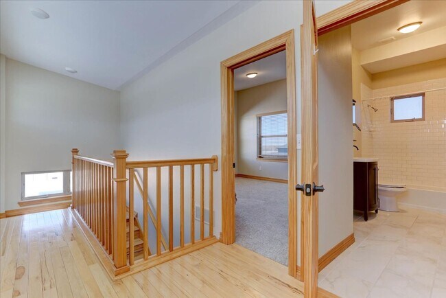 Building Photo - 1725 Majestic Dr