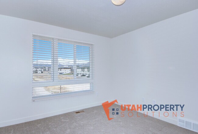 Building Photo - 952 W 500 S