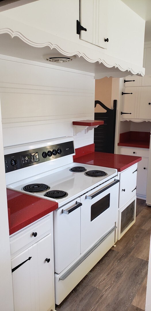 Building Photo - Excellent, Well Preserved and Restored 3 Bedroom Home - Available Soon!