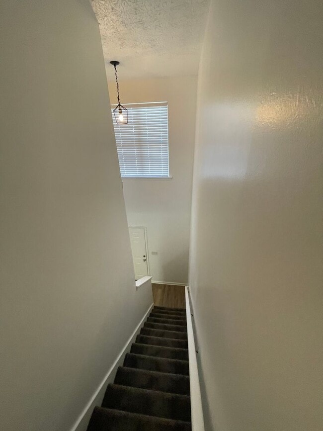 Building Photo - Spacious 4 Bedroom Townhome in Jackson with fenced backyard!