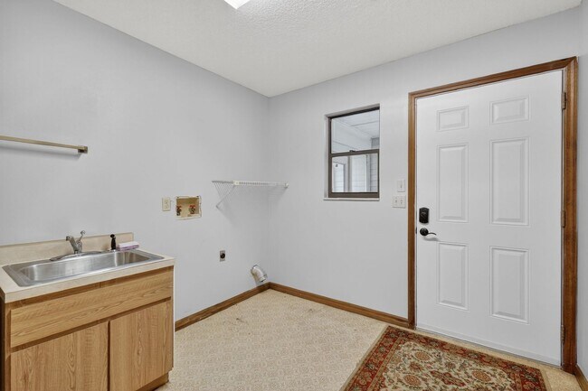 Building Photo - Spacious 2/2 in Leesburg Near Treadway Elementary – Bonus Room