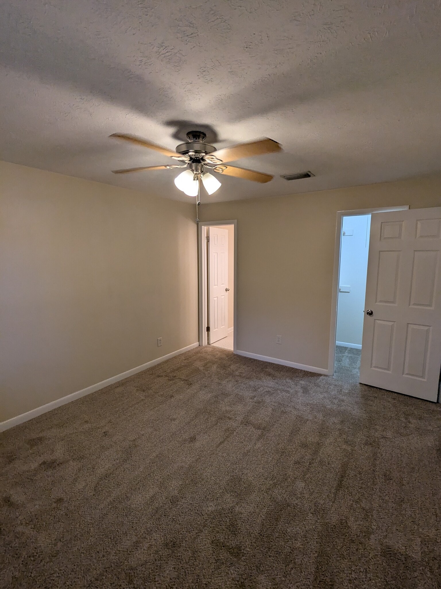 Building Photo - 2207 Spring Park Rd