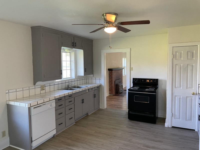Building Photo - 112 Live Oak Knolls