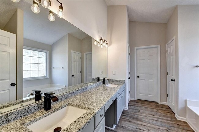 Building Photo - 3290 Serenade Ct