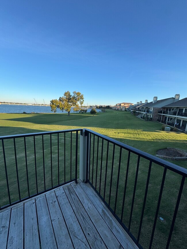 Building Photo - 1916 Signal Ridge Pl