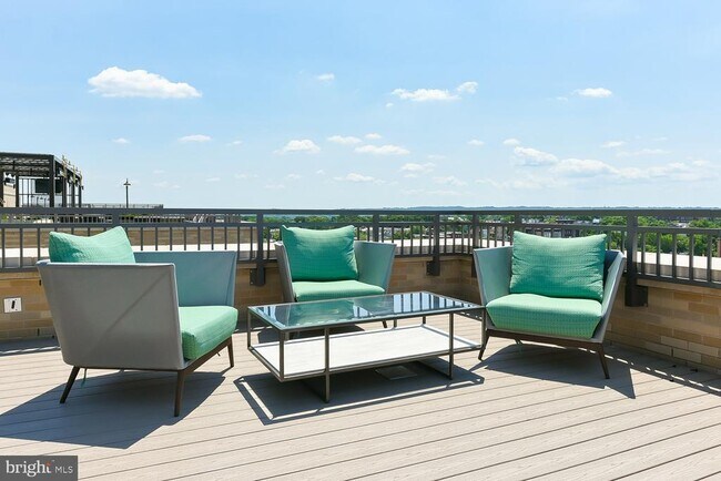 Building Photo - 901 H St NE