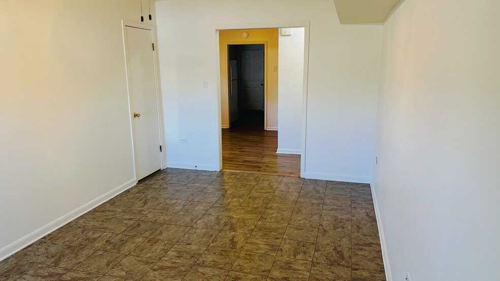 Den2 - 214 Gloria St