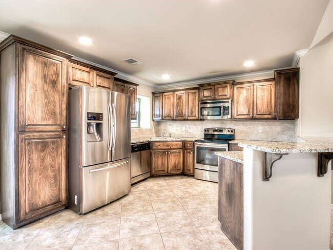 Building Photo - Beautiful home in Southern Oaks***HAUGHTON***