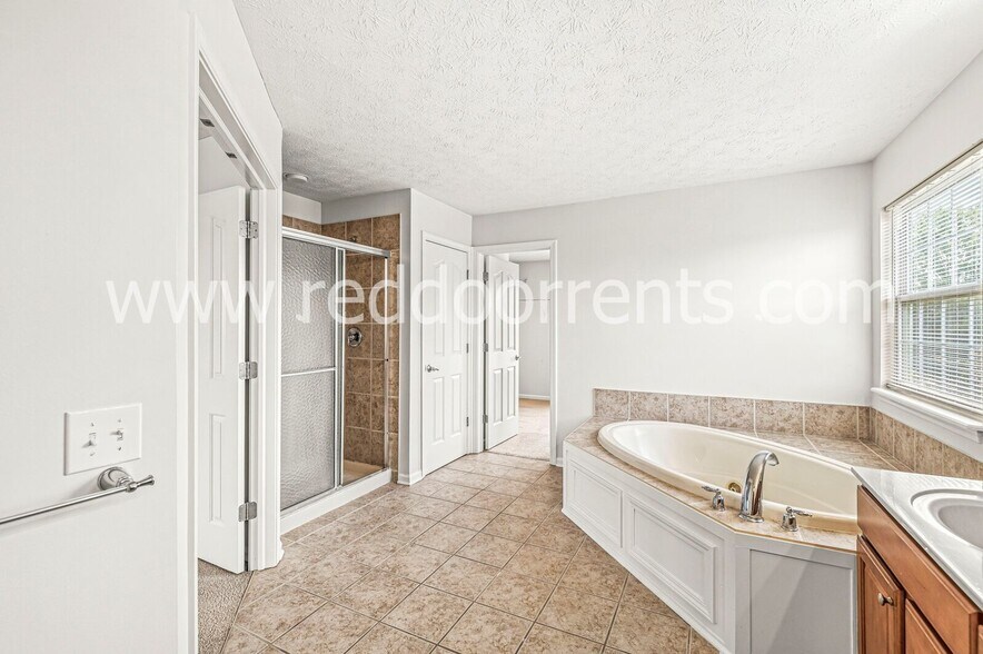 Building Photo - 4712 Pebblepointe Pass