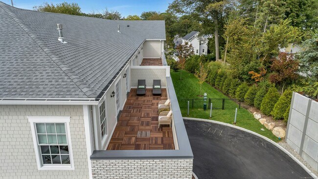 Building Photo - 340 Heights Rd