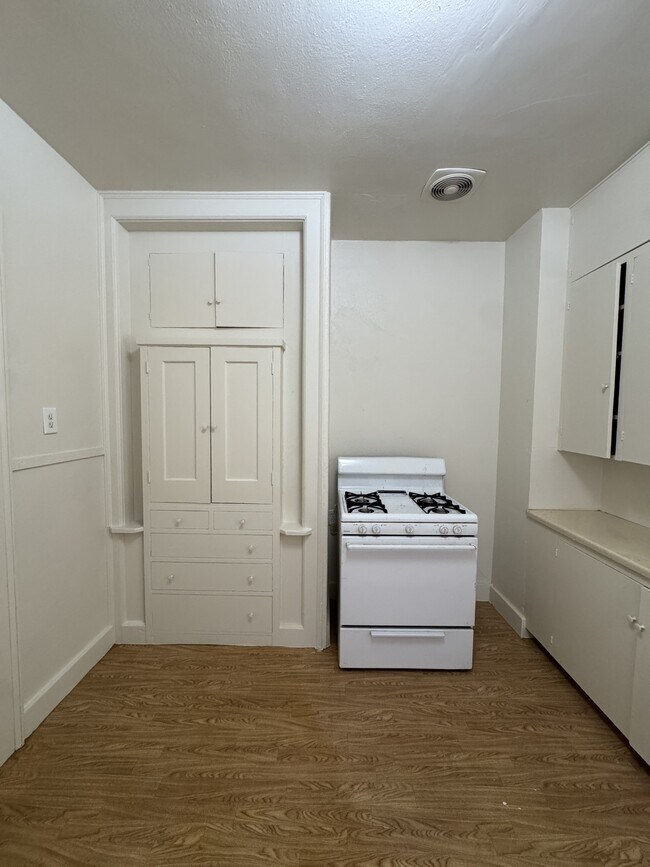 Building Photo - 1403 E Fillmore St