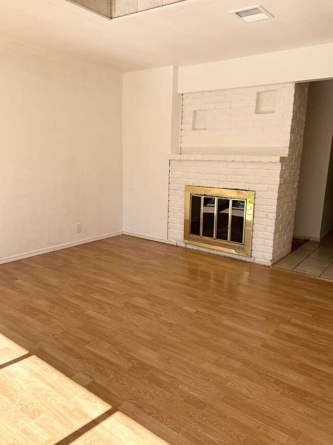 Building Photo - 751 Ruth Dr