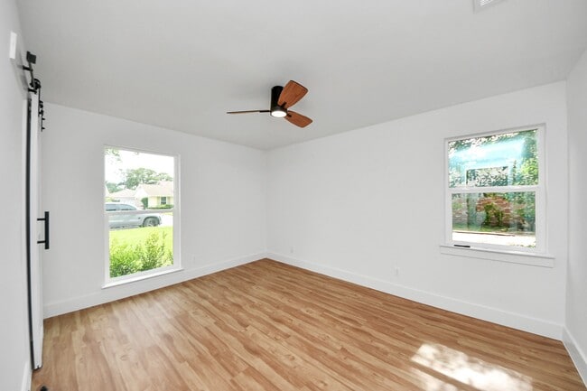 Building Photo - 6249 Locke Ln