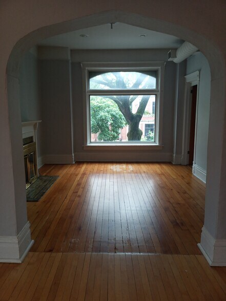 Primary Photo - 1134 W Wellington Ave