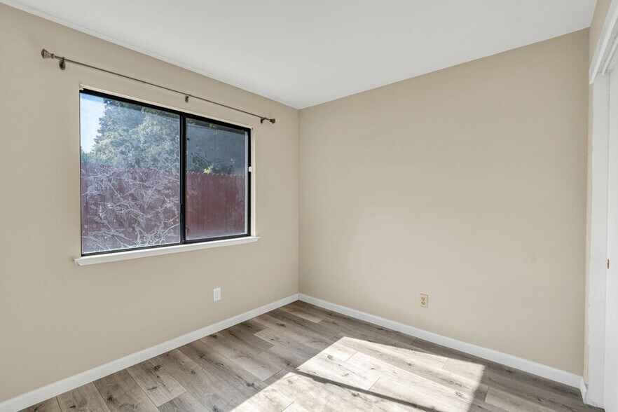 Building Photo - 8200 Northam Dr