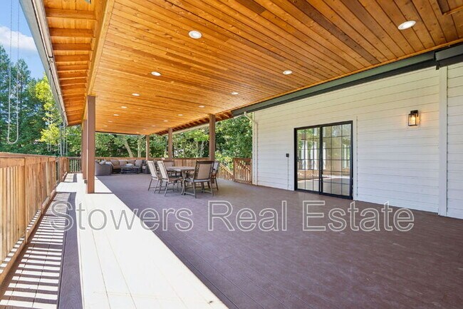 Building Photo - 1121 Douglas Ct