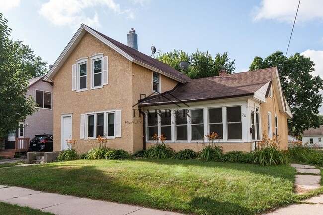 Building Photo - Charming Remodeled 3 bed 2 bath House!