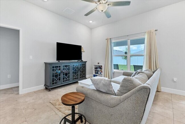 Building Photo - Welcome in to this beautiful Unfurnished -...
