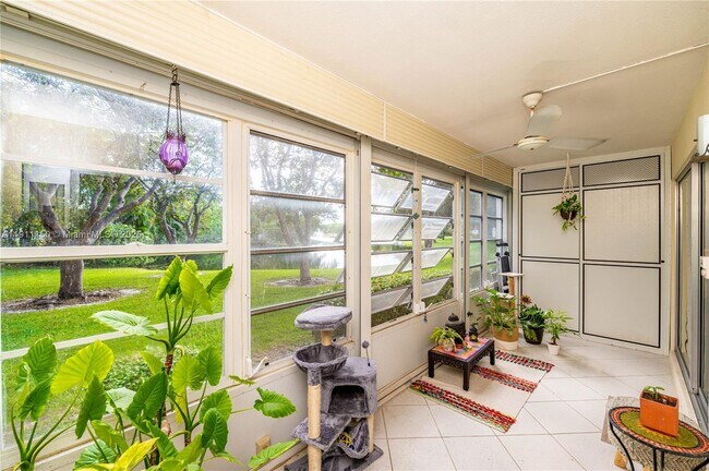 Building Photo - 2101 Lucaya Bend