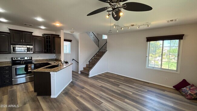 Building Photo - 2125 E Huntington Dr