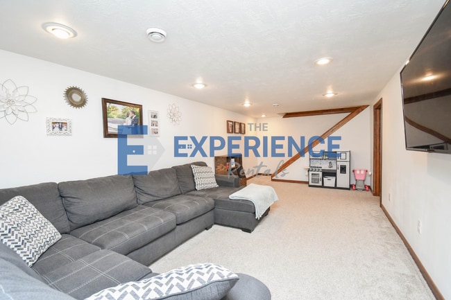 Building Photo - 217 N Needles Dr