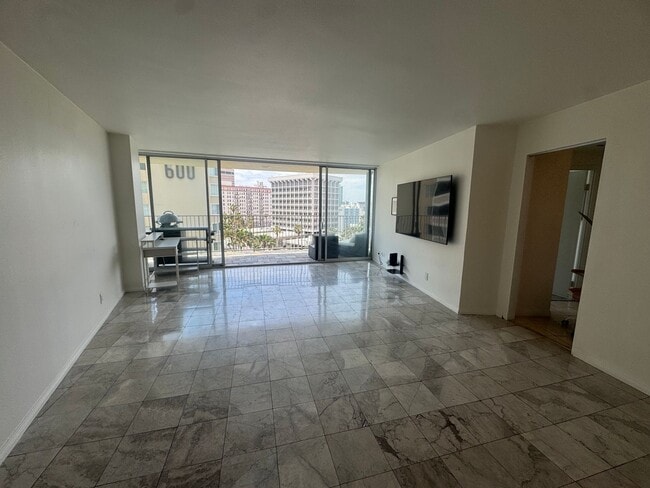 Building Photo - High-Rise Long Beach Condo with Ocean Views, Huge Balcony and Parking