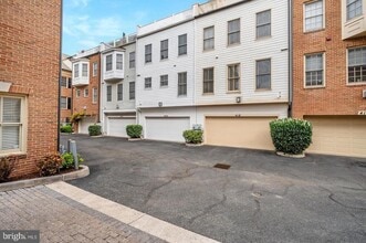 Building Photo - 420 Cook St