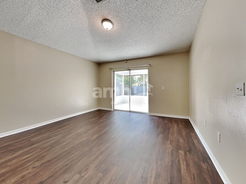 Building Photo - 70 Reeding Ridge Dr W