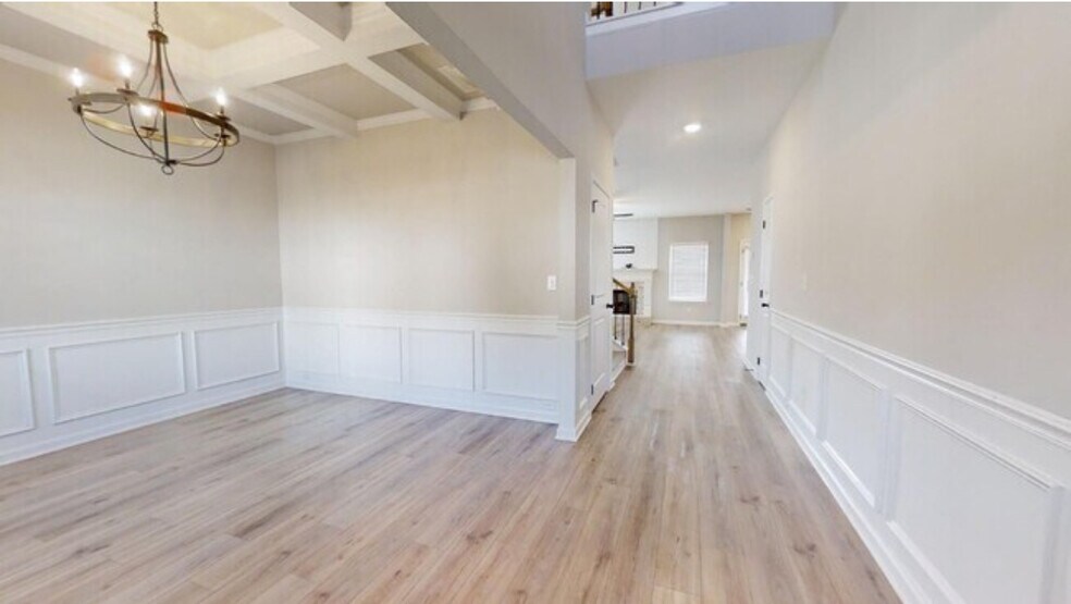 Office/Entry hallway - 2101 Forrest Cv