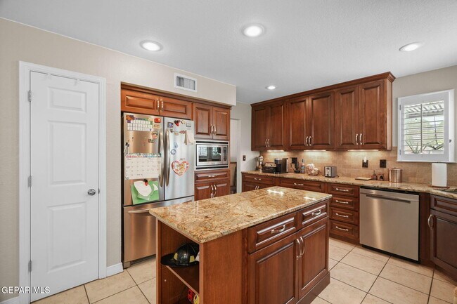 Building Photo - 6052 Bandolero Dr