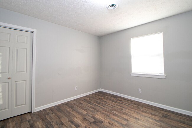 Building Photo - 404 -12 Thompsonville Lane