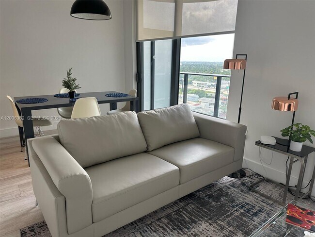 Building Photo - 121 NE 34th St