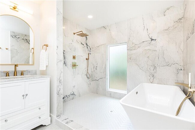 Building Photo - 433 Trabert Ave NW